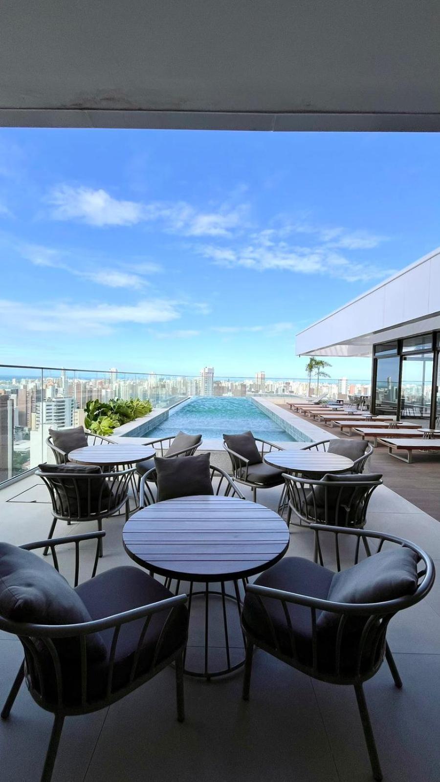 Apartamento Acorde Com O Sol De Charmoso No Meireles